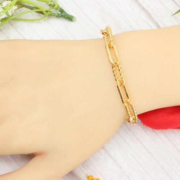 "Trendy Handmade Bracelet – A Thoughtful Gift for Girls & Women | UNVRC1584 - Picture 2 of 10